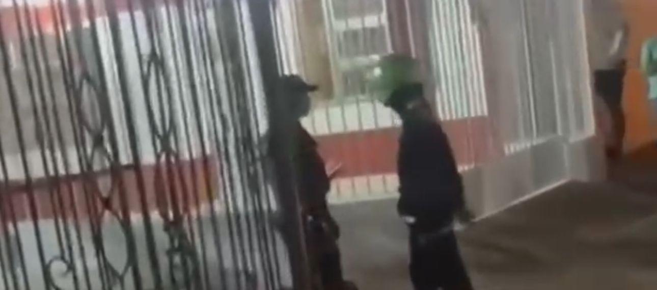 Autoridades en el lugar  del homicidio en Vista Hermosa.