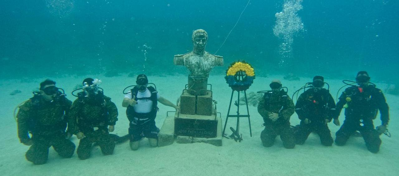 Ofrenda floral al Almirante José Prudencio Padilla, en San Andrés