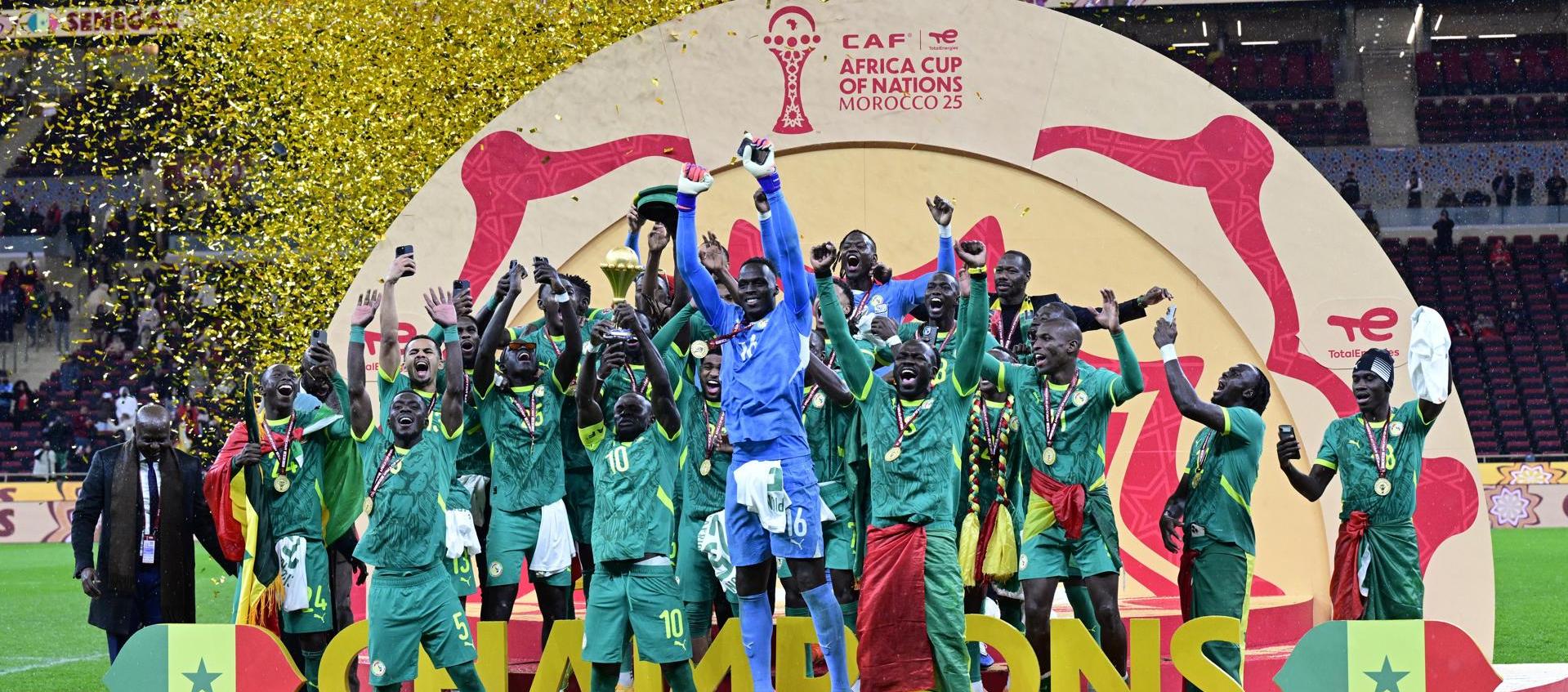 Senegal celebrando la Copa de África.