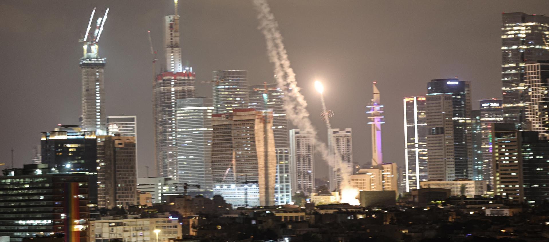 El Ejército israelí anunció que empezó a atacar en la noche de este jueves "infraestructura" del grupo chií libanés Hizbulá en la zona del Dahiye, en los barrios periféricos al sur de Beirut.