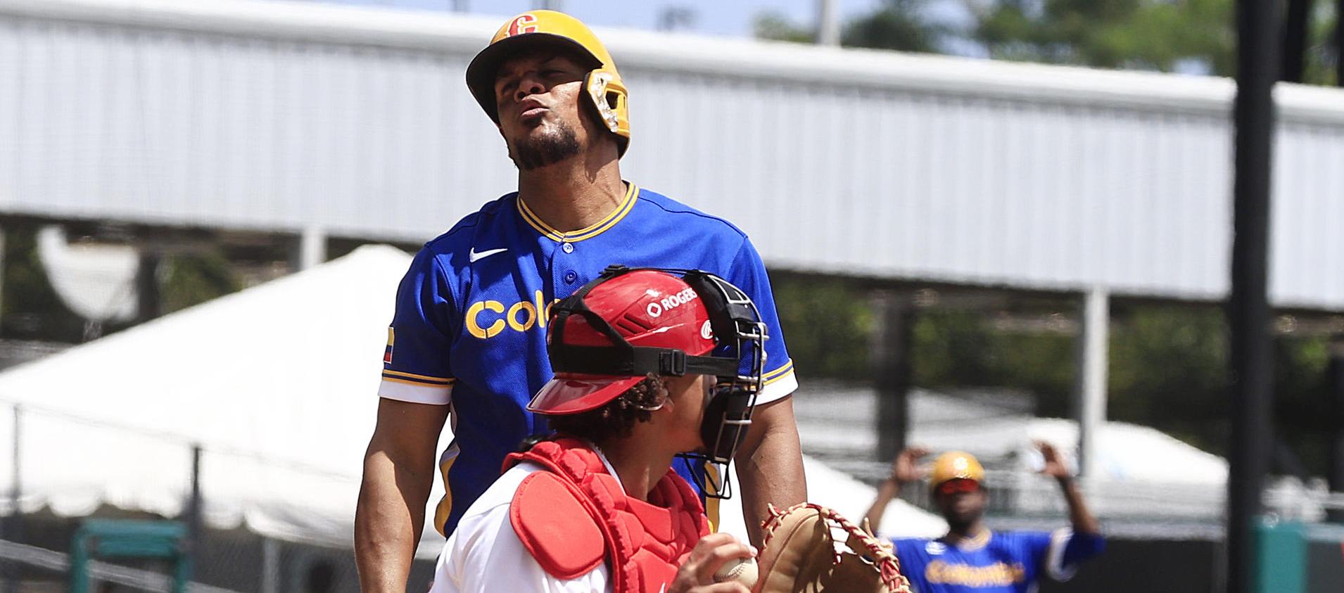 Reynaldo Rodríguez, lamentándose en un turno al bate.