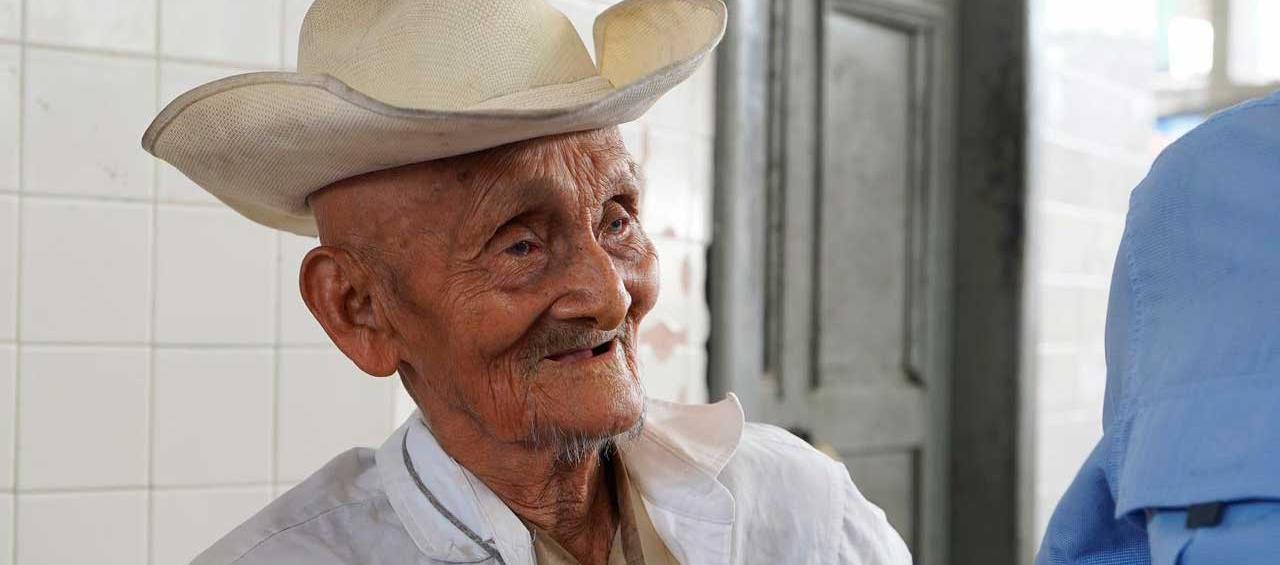 Beneficiario del programa del adulto mayor. 