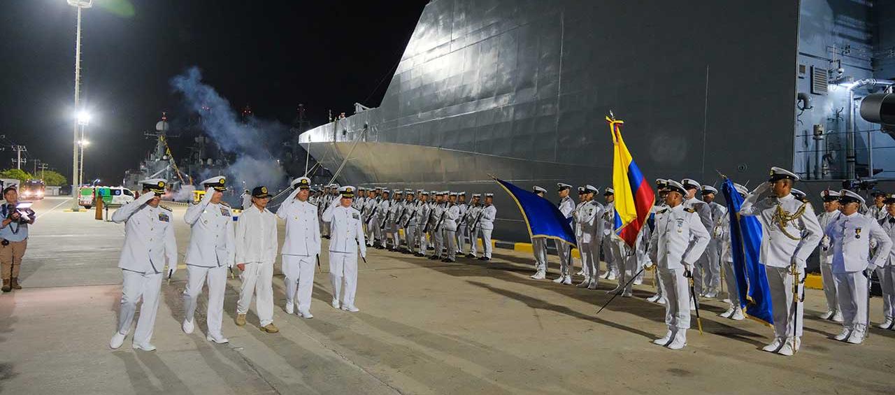 El Presidente Gustavo Petro entregó a la Armada Nacional la patrullera oceánica ARC ‘24 de Julio’, de fabricación colombiana.​