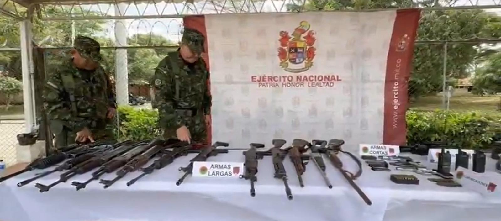 Armas incautadas durante el operativo.