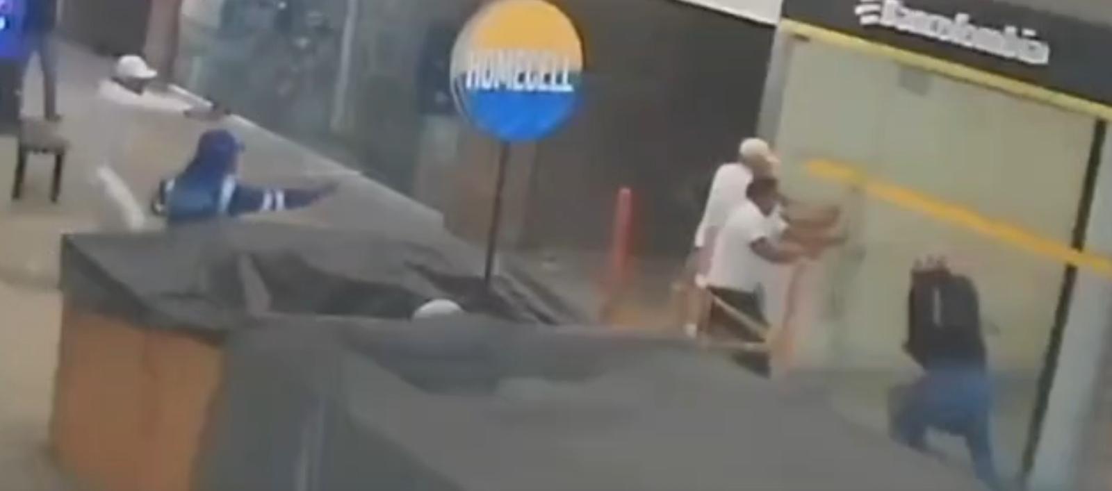 Momento del robo perpetrado de enero del año pasado.