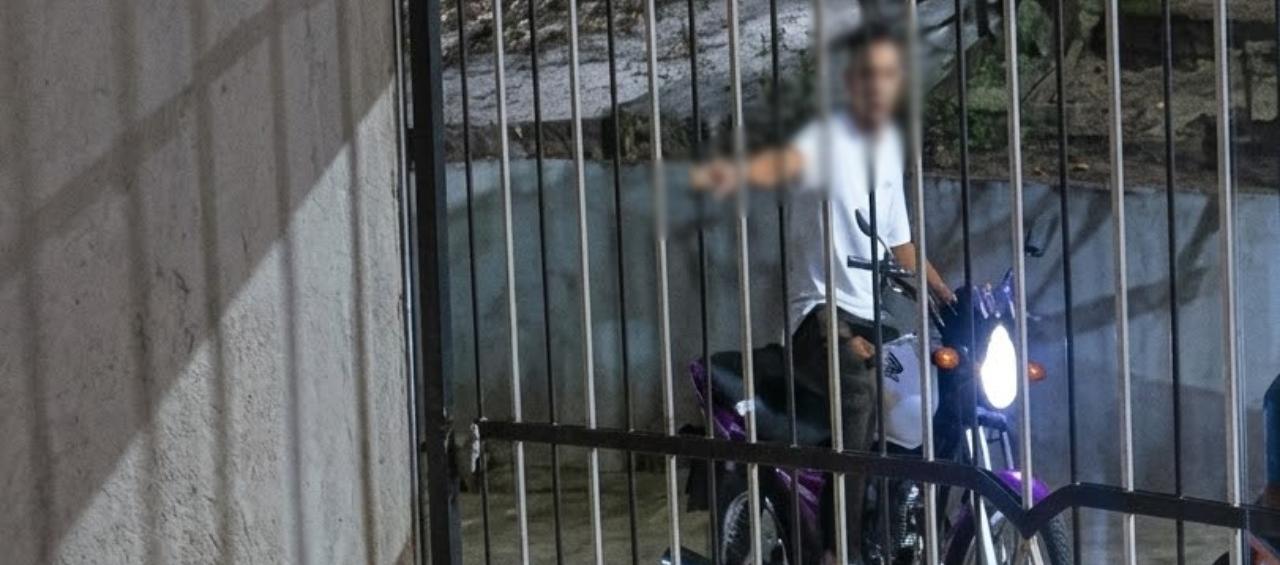 Momento del ataque contra la vivienda. 