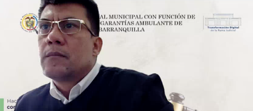 El juez durante la audiencia de solicitud de medida de aseguramiento. 