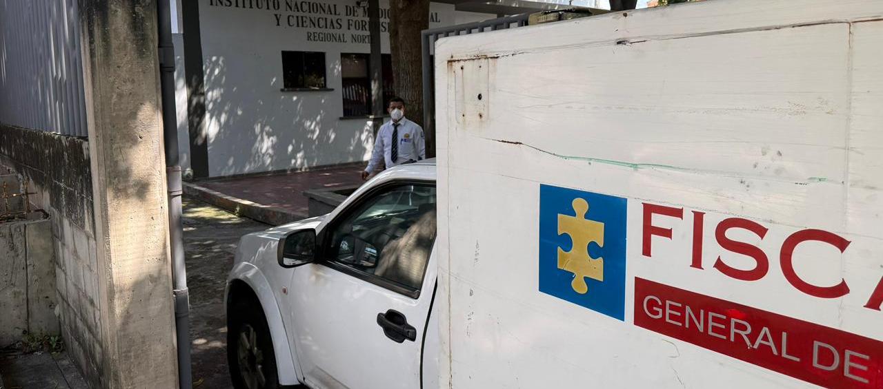 El CTI de la Fiscalía llegando a Medicina Legal. 