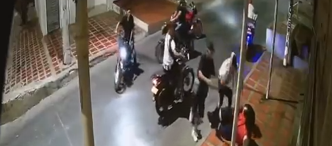 Momento del violento atraco.