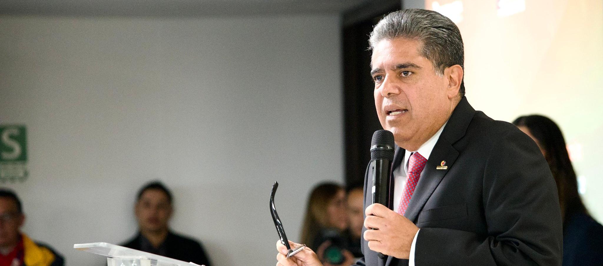 La Contraloría General de la República, Carlos Hernán Rodríguez.