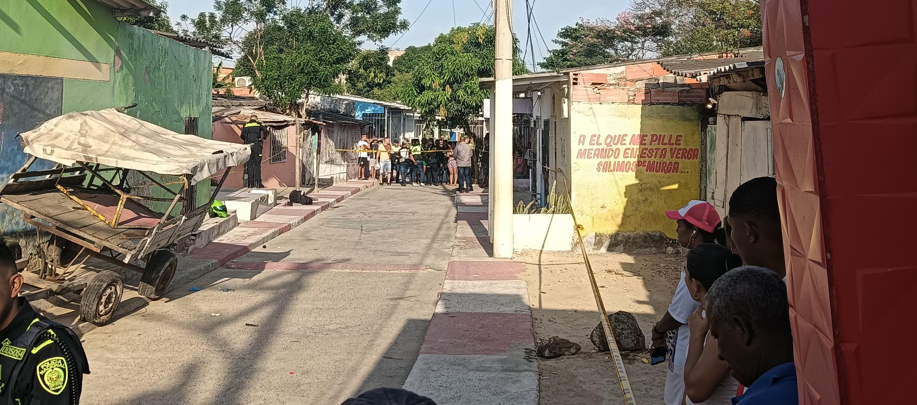 La Policía acordonó el sector donde se presentó el crimen, en El Bosque. 