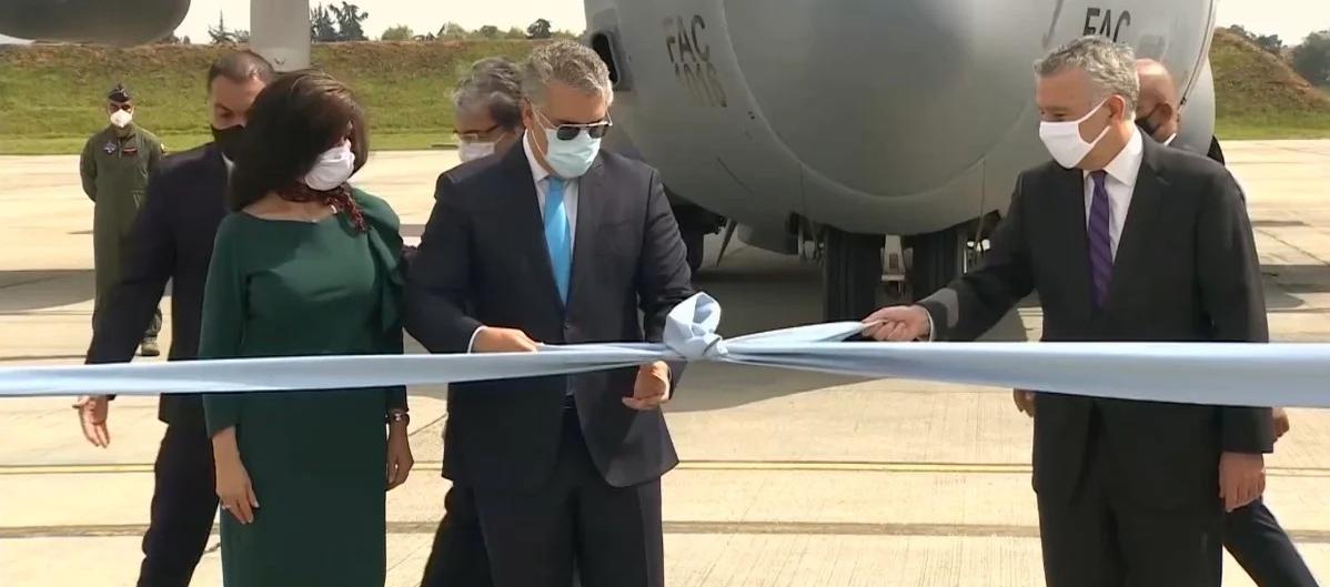 El expresidente Iván Duque y el exembajador Philip Seth Goldberg. 