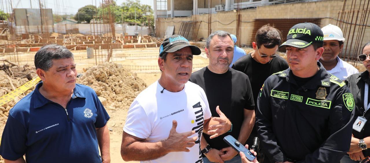 El alcalde Alejandro Char en las obras de la megaestación El Bosque.
