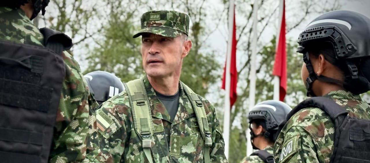 El general Royer Gómez, comandante del Ejército.