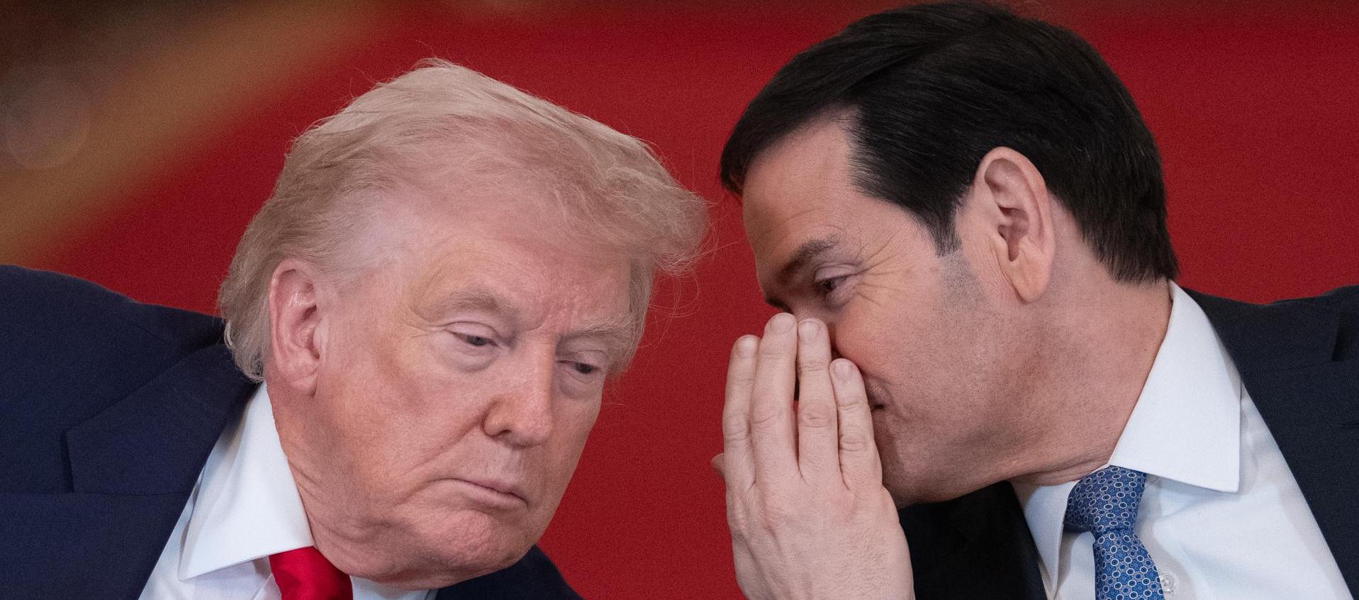 El presidente de EE.UU. Donald Trump con el secretario de Estado, Marco Rubio.