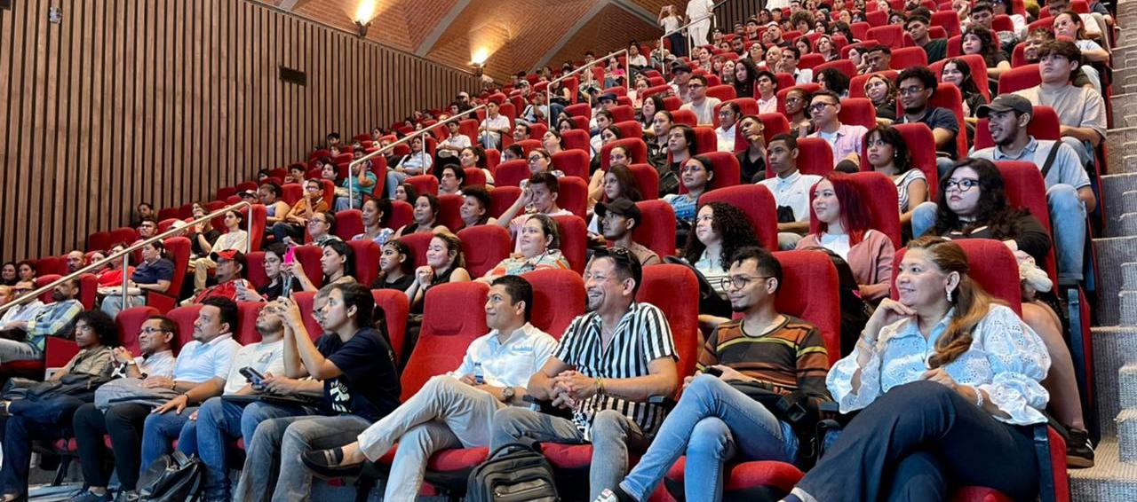 Los estudiantes que inician clases.