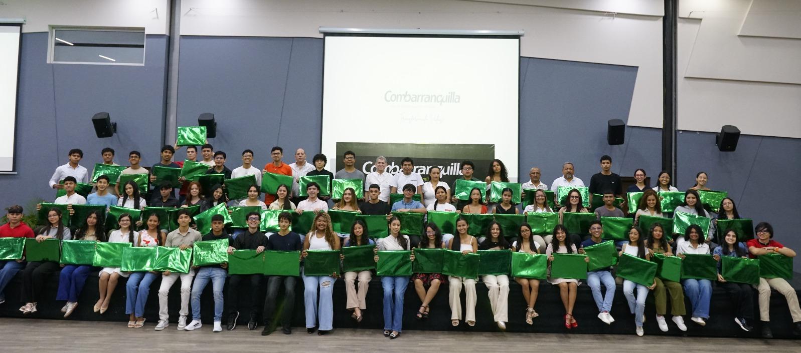 Jóvenes beneficiados con becas de Combarranquilla.