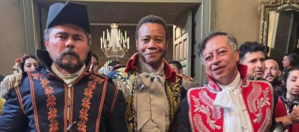 Los actores Luis Alfredo Velasco y Cuba Gooding Jr. y el Presidente Petro.