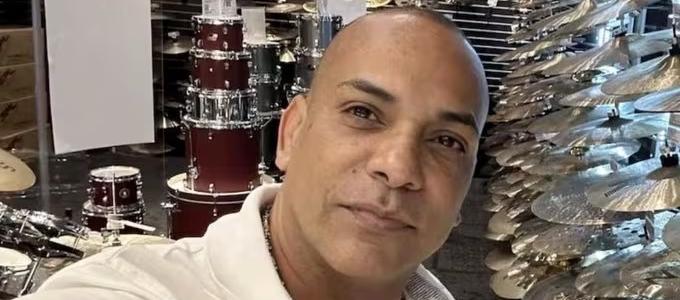 El timbalero Luder Quiñones Echeverri.