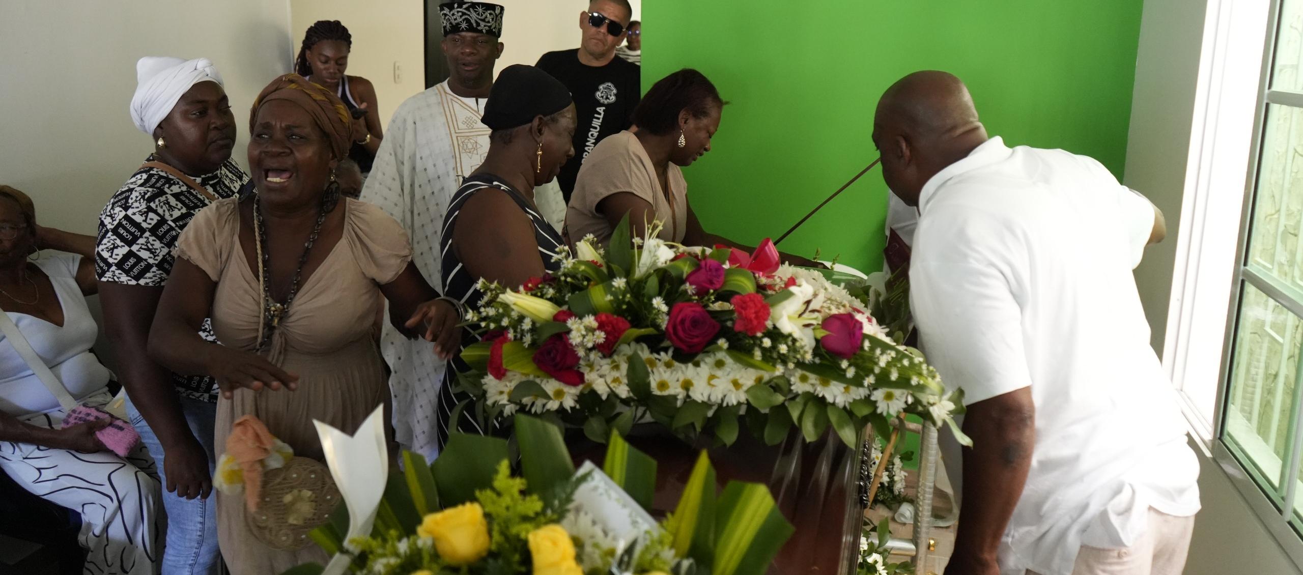 Durante el ritual se entonan cantos en lengua palenquera.