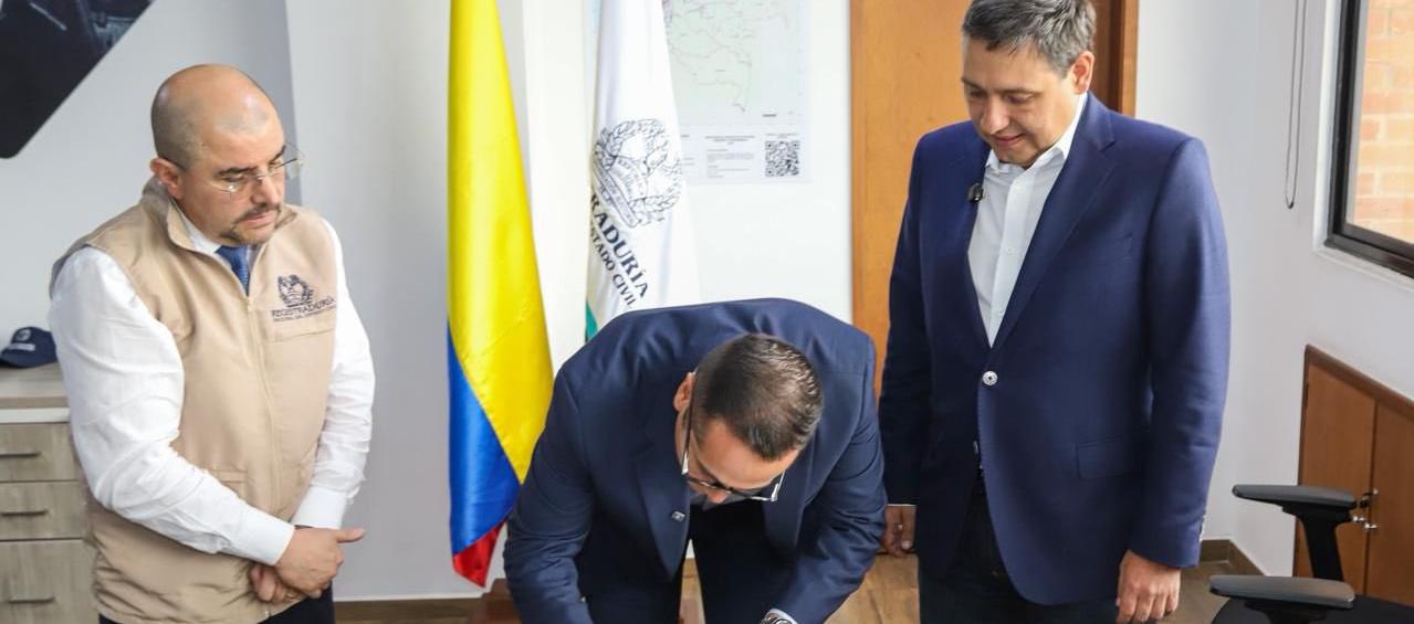 Mauricio Lizcano cambiando su fórmula vicepresidencial