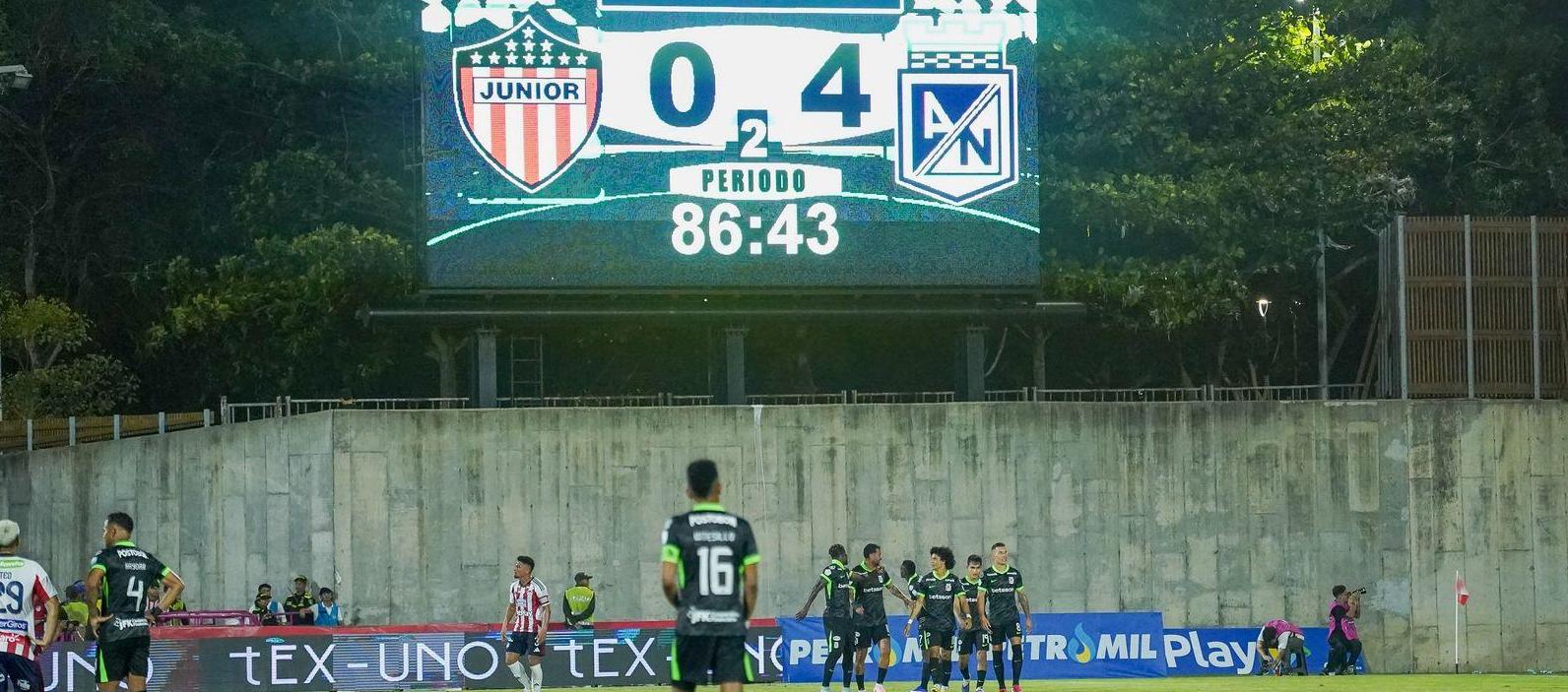 Momento de la celebración del cuarto gol