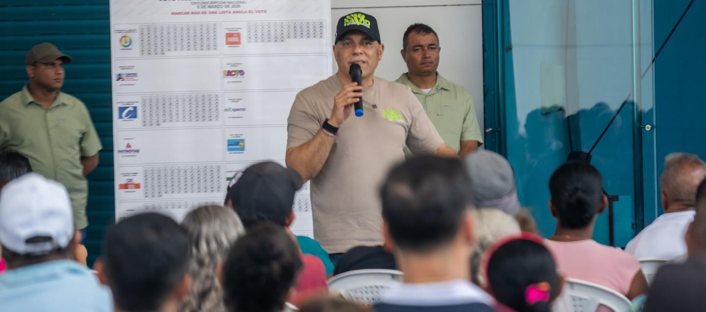 El senador José David Name.