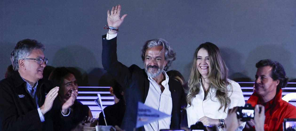 Juan Daniel Oviedo y Paloma Valencia.