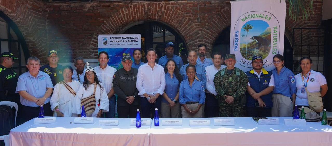 Autoridades y comunidad del Parque Nacional Natural Tayrona. 