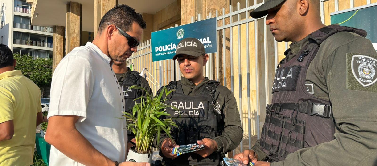 La Policía y Barranquilla Verde se encuentran realizando una jornada de educación ambiental.