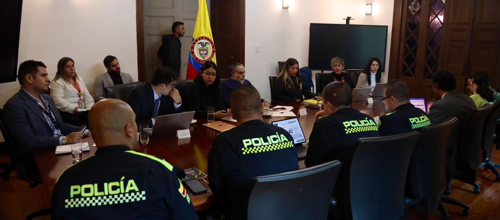 Reunión de seguridad para protección a candidatos