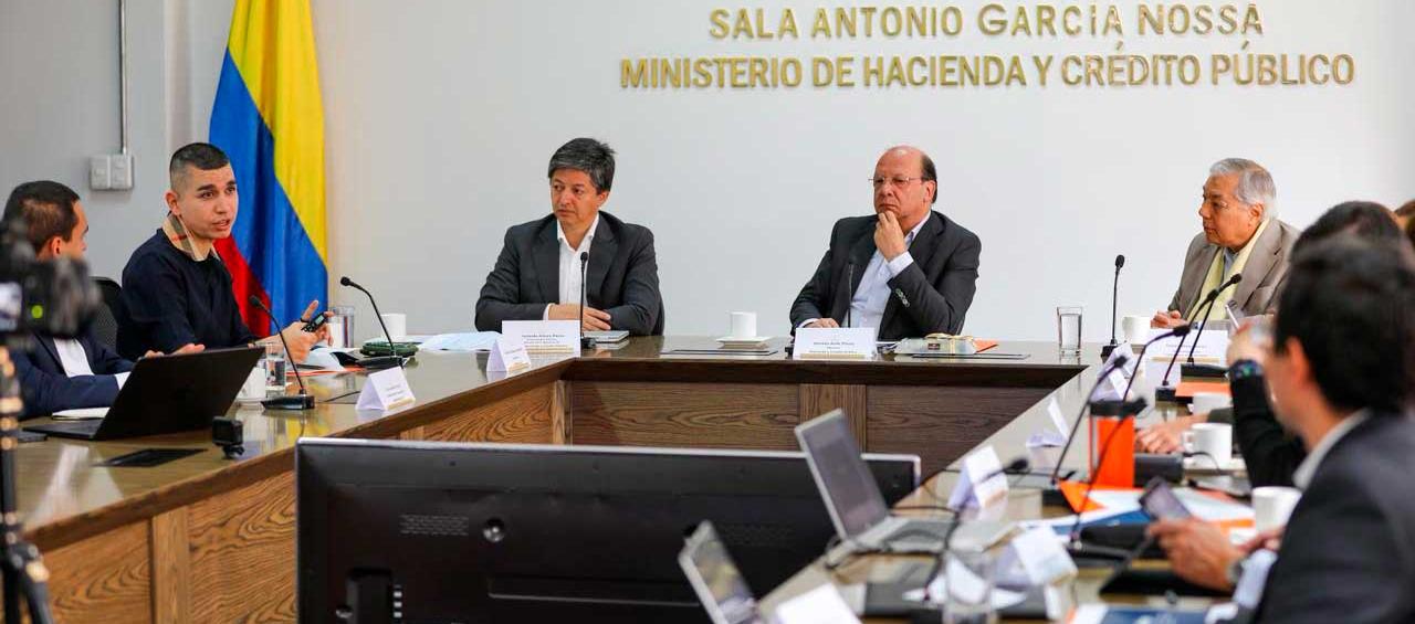 Reunión entre miembros de Asobancaria y el Gobierno Nacional. 