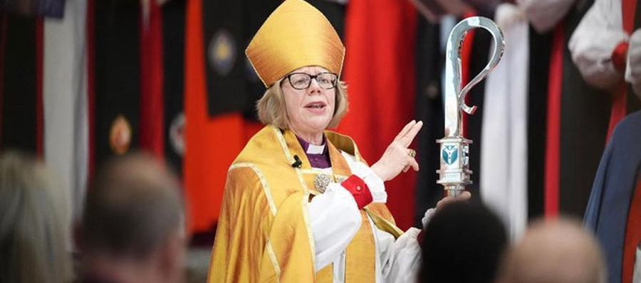 Sarah Mullally, primera mujer arzobispa de la Iglesia Anglicana.
