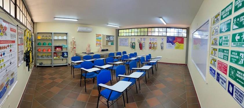 Un salón habilitado para impartir los conocimientos sobre seguridad y salud de los trabajadores. 