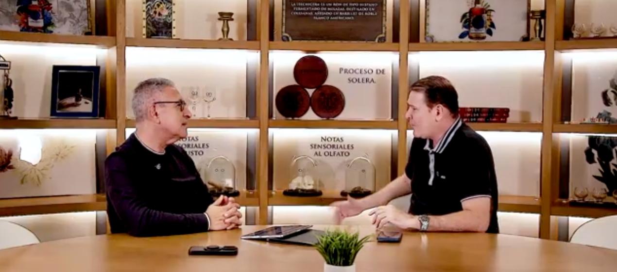 El periodista Jorge Cura con el compositor Richard Daza.