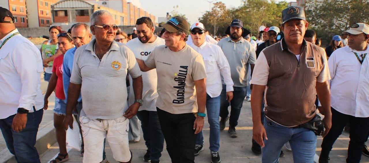 Alcalde Char durante la entrega de la vía. 