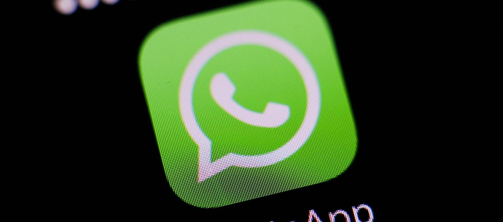 El padre, madre o tutor podrá controlarla y decidir quién puede comunicarse con la cuenta y a qué grupos puede unirse.