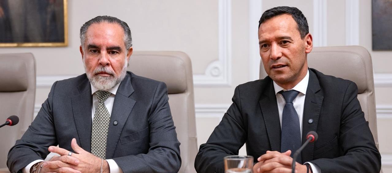 Armando Benedetti y Pedro Sánchez, ministros del Interior y Defensa, respectivamente. 