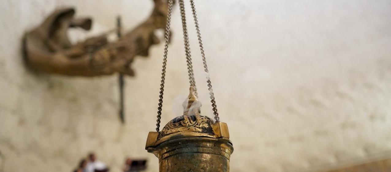 El humo representa la gracia divina. 