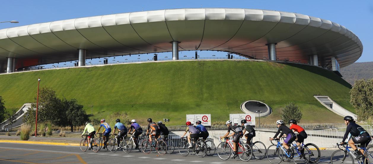 Parte exterior del estadio Akron de Guadalajara, sede del segundo partido de Colombia.