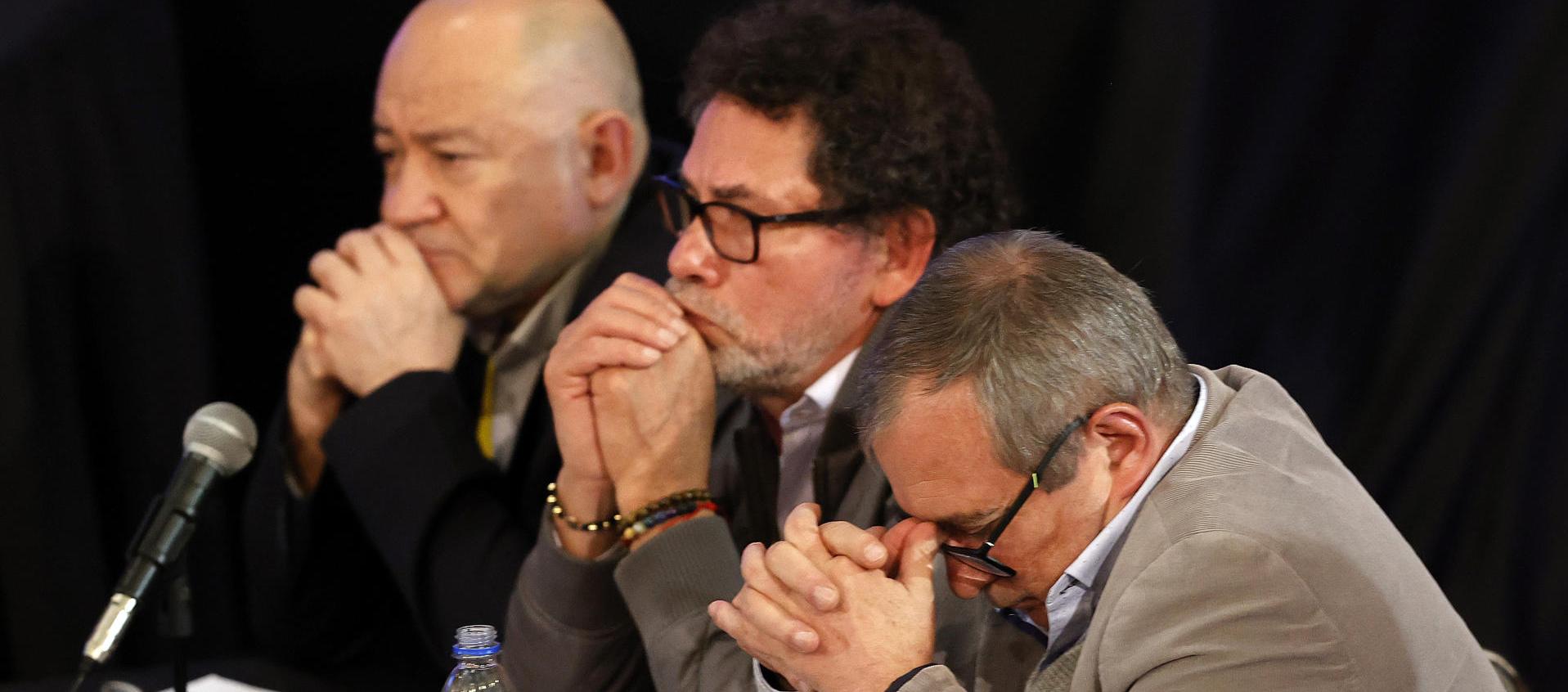 Julián Gallo Cubillos (i), Pastor Lisandro Alape Lascarro (c) y Rodrigo Londoño Echeverry.