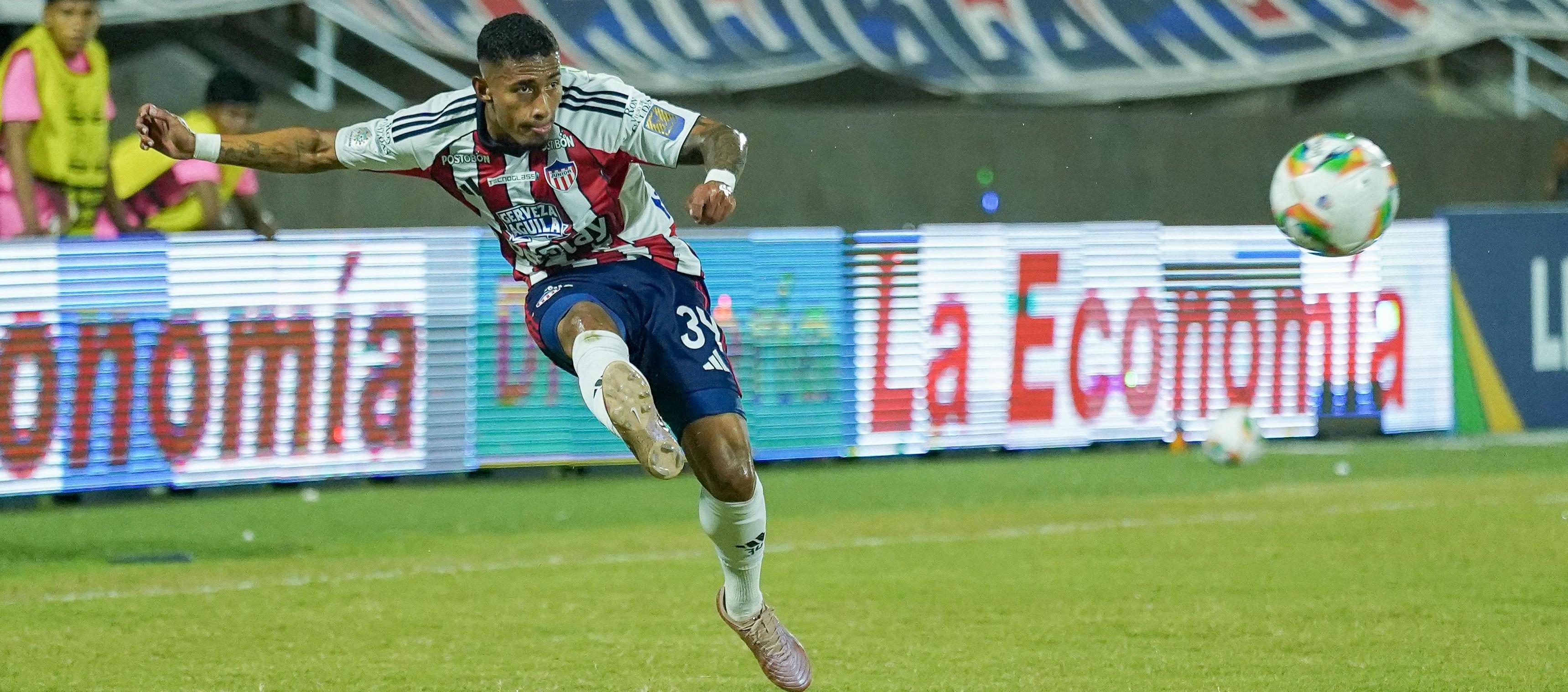 Jhomier Guerero, lateral derecho del Junior. 