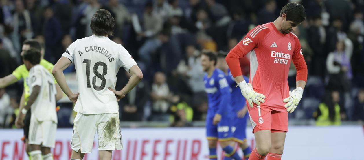 La decepción de Thibuat Courtois y Álvaro Carreras tras la derrota ante el Getafe. 