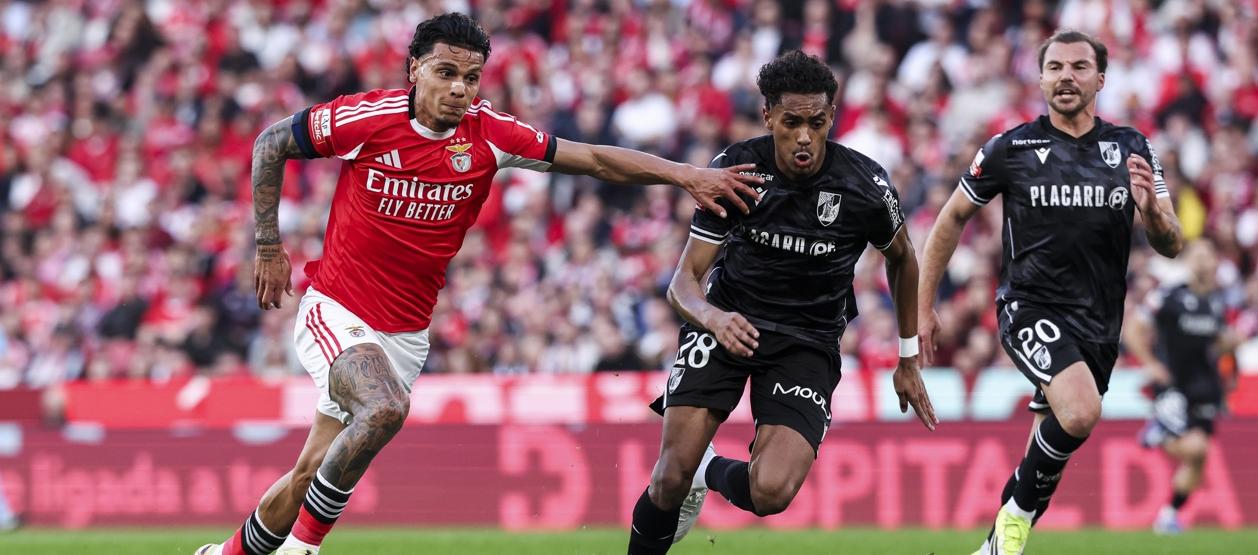 Richard Ríos intenta superar la marca de Thiago Balieiro.