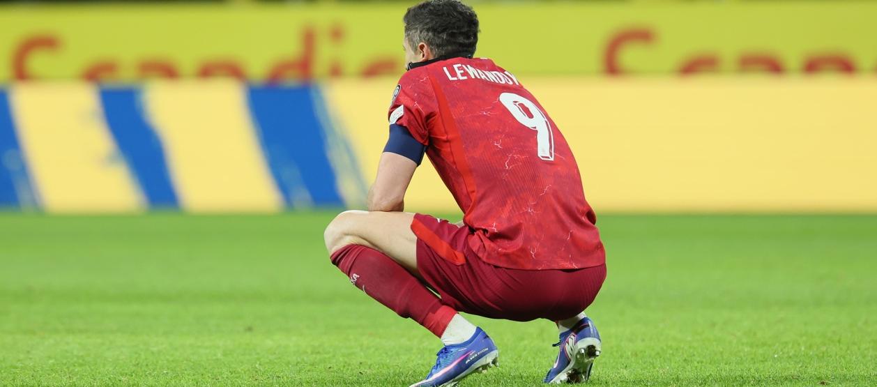 El capitán polaco Robert Lewandowski tras el final del partido contra Suecia.