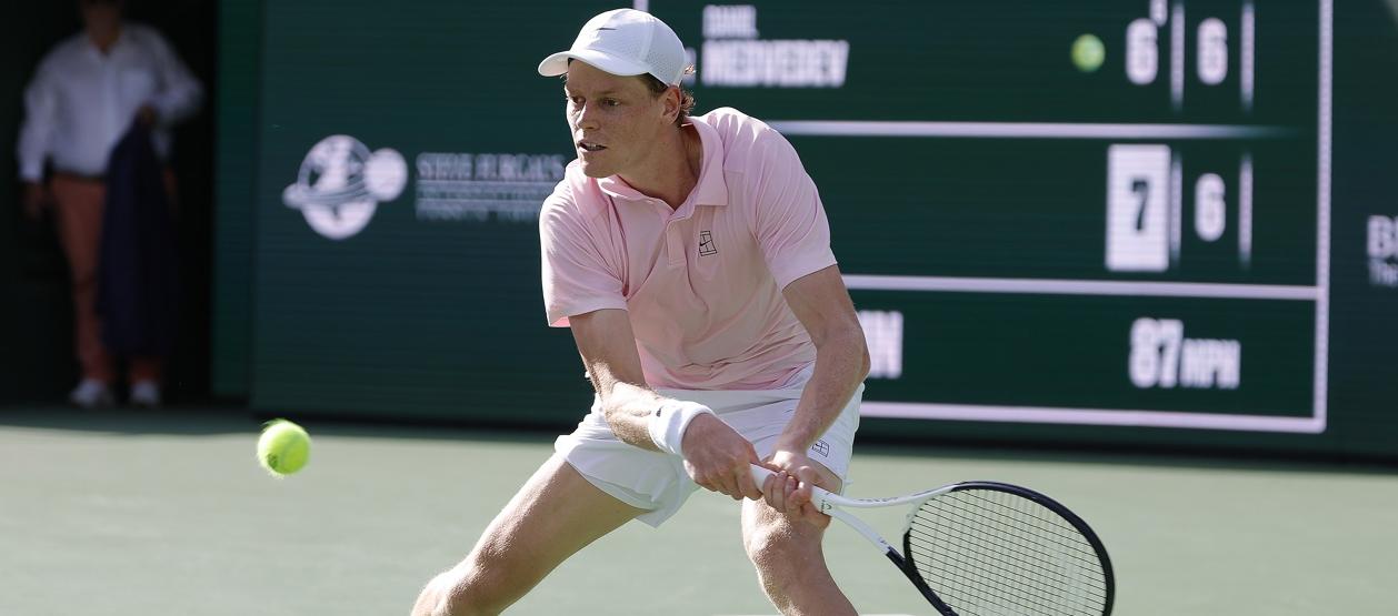 El italiano Jannik Sinner durante su partido contra Daniil Medvedev.