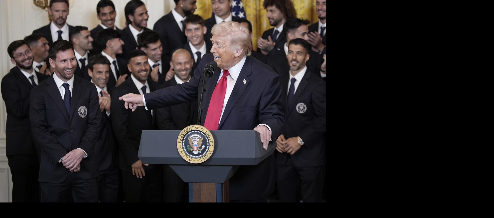 Donald Trump durante su encuentro con Messi y sus compañeros del Inter Miami. 