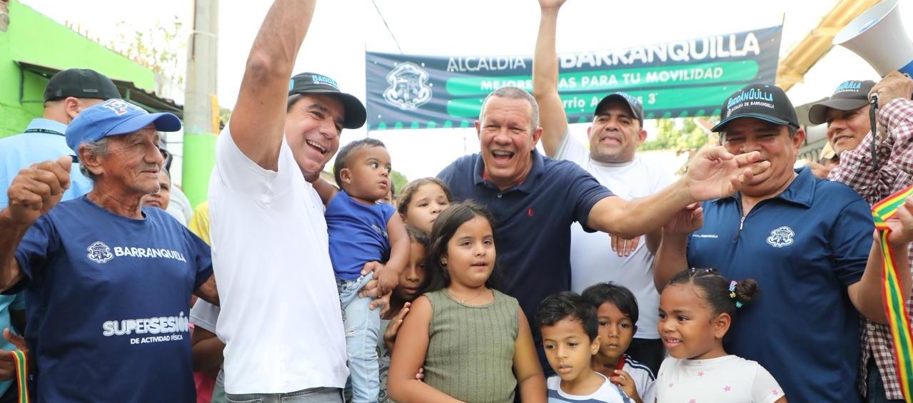 Alcalde Char durante la puesta en servicio de las vías pavimentadas.