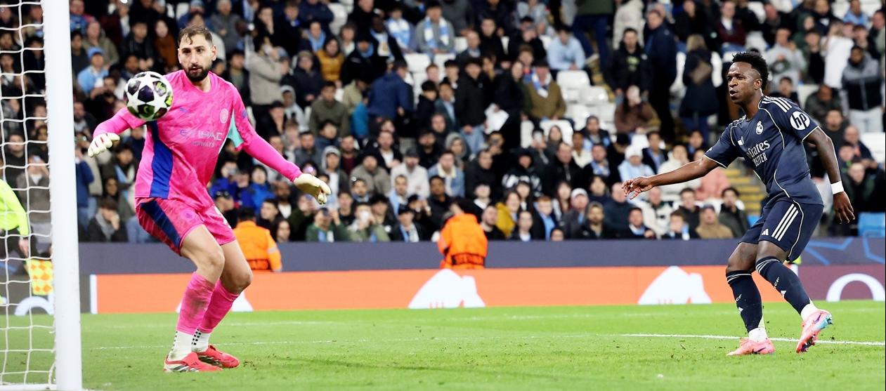 Vinicius marca el gol de la victoria del Real Madrid sobre el final del partido.