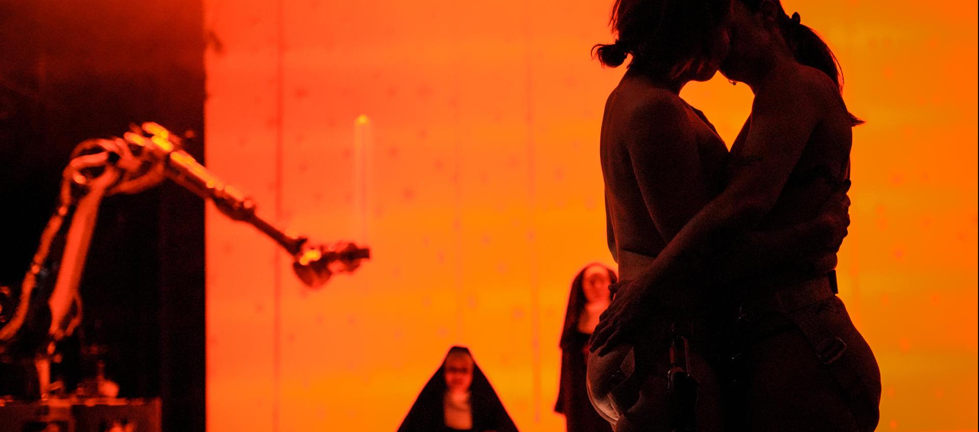  Ópera que presenta actrices desnudas